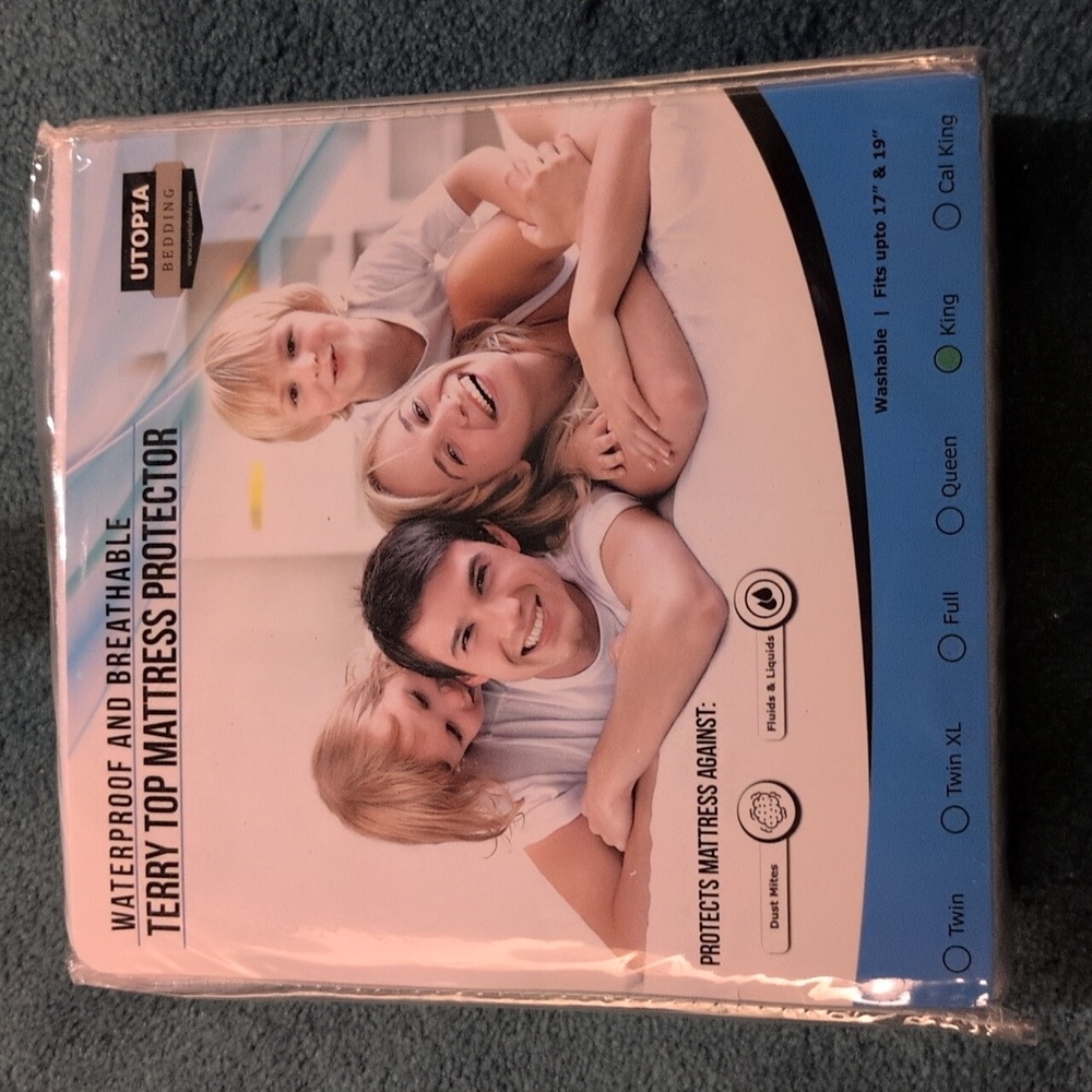 NWT - Topia White Mattress Protector - King Size